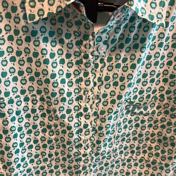 Green Patterned 1/2 button top size 10 - Picture 6 of 8